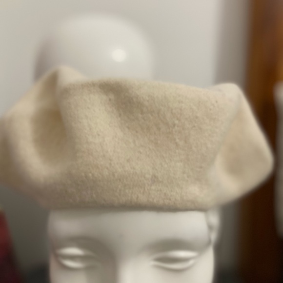Beret or Beani off white 100 % Pure Wool. - Picture 5 of 11